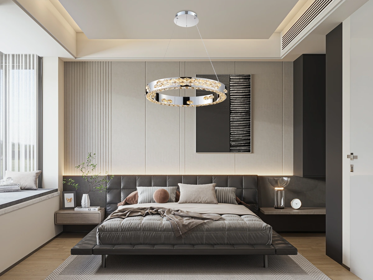 Leuchten mit Kristall und Chromakzent, die dem Raum einen zeitlosen Charakter verleihen.